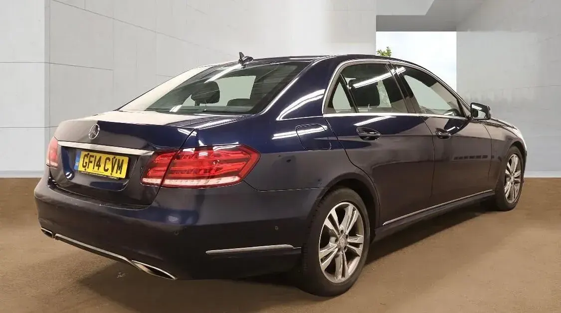 Used Mercedes E220 SE 2014 Blue Sedan