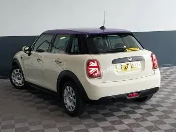 Used Mini ONE Comfort 102 HP (75 kW) 2020 White Hatchback