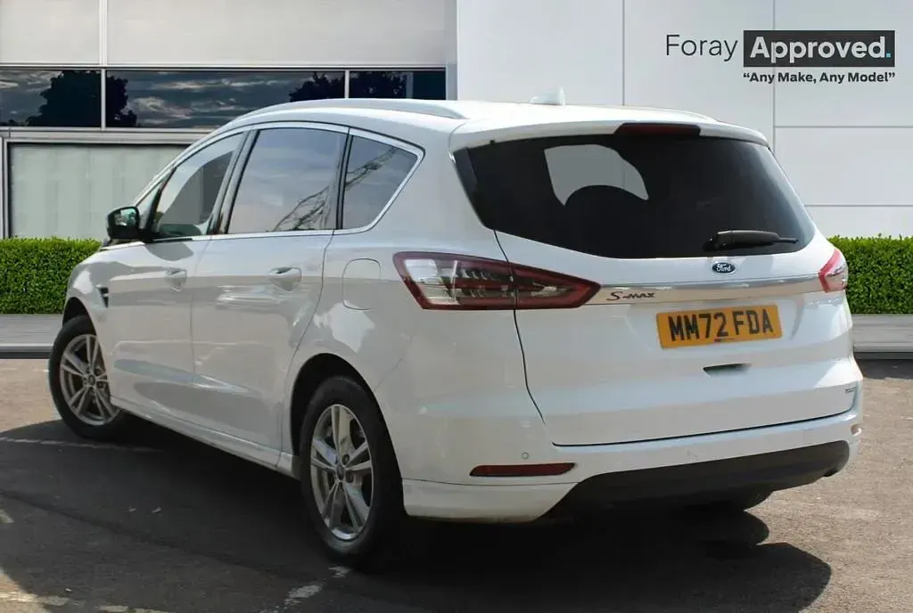Used Ford S-MAX Titanium 190 HP (139 kW) 2022 Frozen white MPV