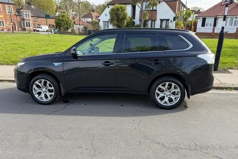 Begagnad Mitsubishi Outlander P-HEV 2014