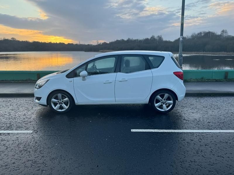 Used Vauxhall Meriva 2015 White MPV