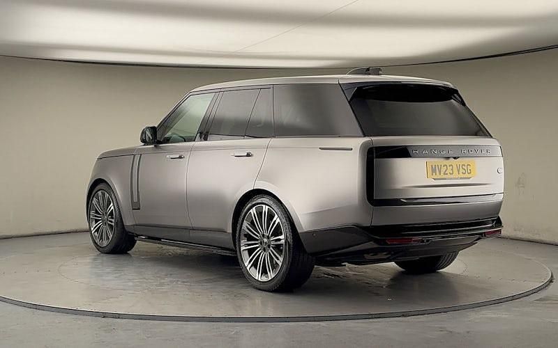 Used Land Rover Range Rover Autobiography 300 HP (220 kW) 2025 SUV