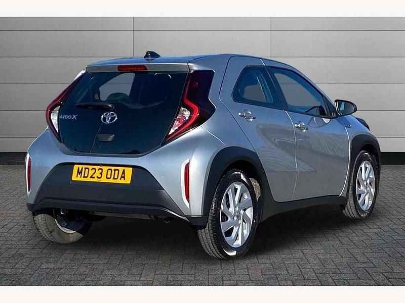 Used Toyota Aygo X PURE 72 HP (52 kW) 2023 Silver SUV