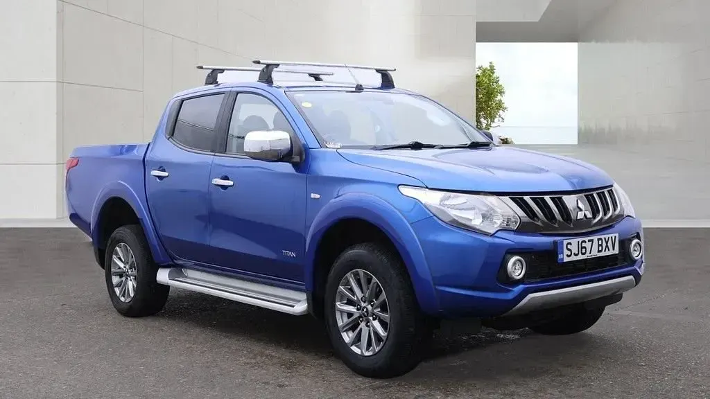 Used Mitsubishi L200 2017 Blue Pickup