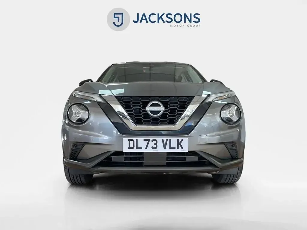 Usado Nissan Juke Acenta 117 CV (86 kW) 2023 Gris SUV