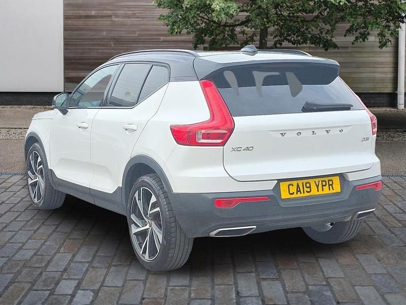 Usado Volvo XC40 R-Design Pro 150 HP (110 kW) 2019 Branco SUV