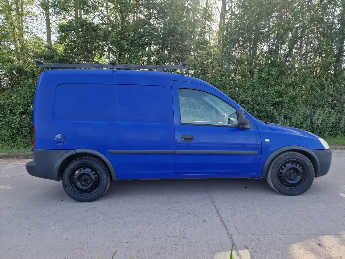 Used Vauxhall Combo 75 HP (55 kW) 2007 Blue MPV