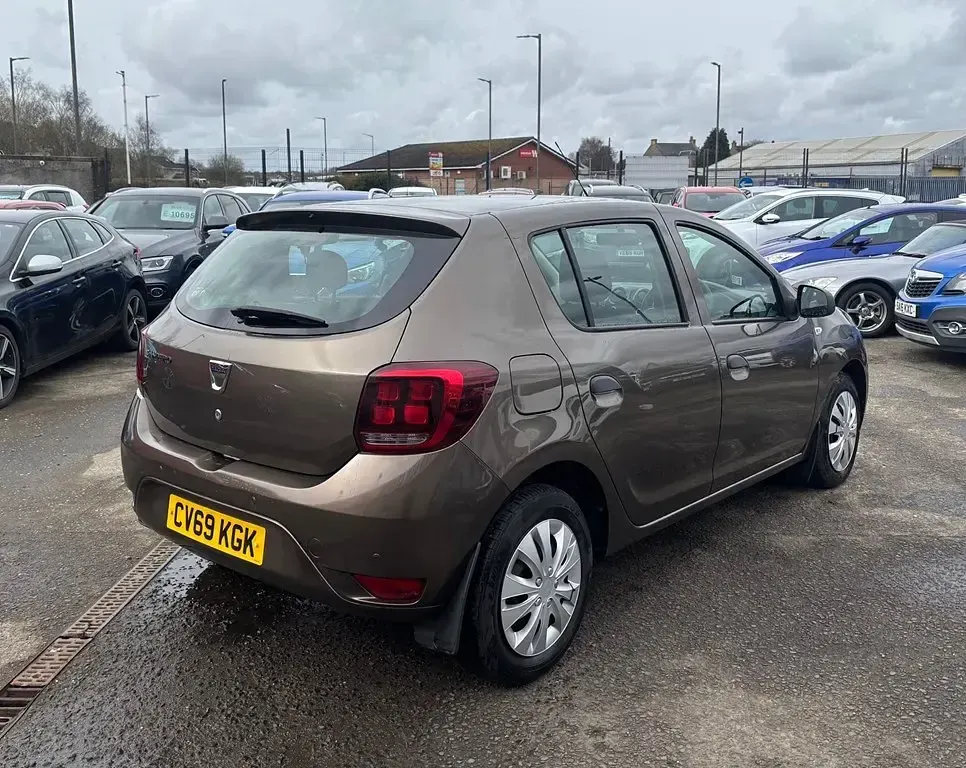 Używany Dacia Sandero Essentiel 95 KM (69 kW) 2019 Brązowy Hatchback