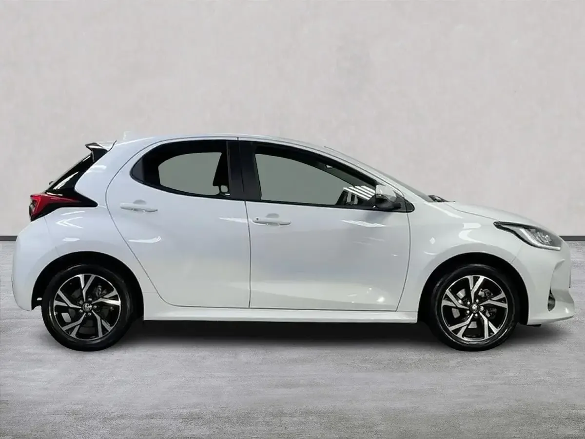 Used Toyota Yaris Design 116 HP (85 kW) 2024 White Hatchback