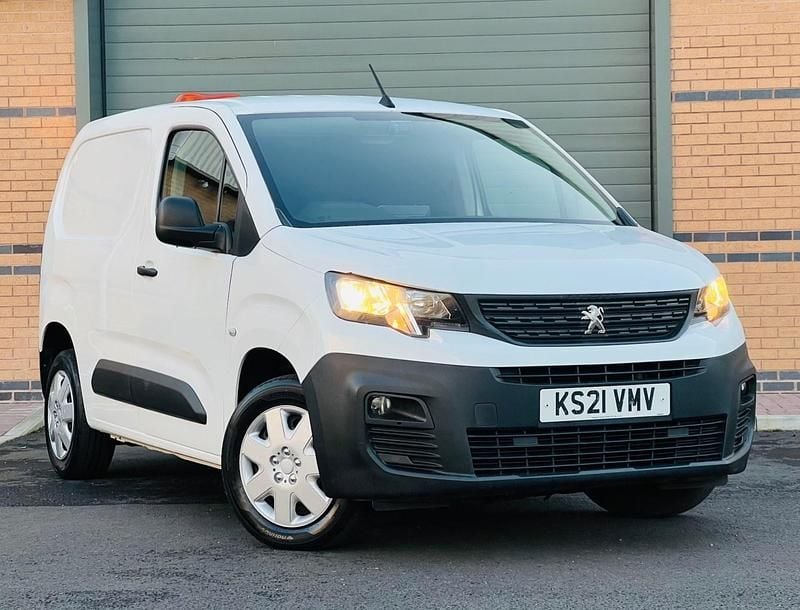 Used Peugeot Partner 131 HP (96 kW) 2021 White MPV