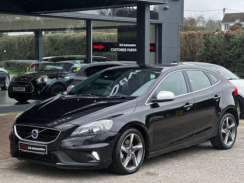 Begagnad Volvo V40 R-Design 120 HK (88 kW) 2015 Svart Halvkombi