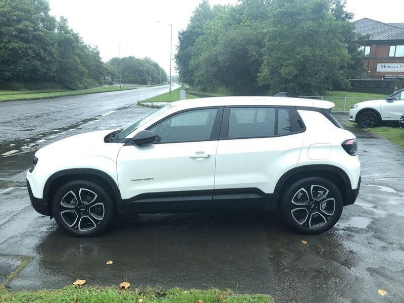 White Used 2023 Jeep Avenger Altitude SUV | £20,995 (Fair price) - Image 1/4