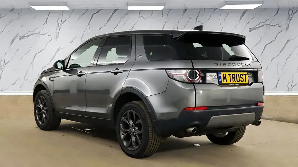 Second-hand Land Rover Discovery Sport Landmark 180 CP (132 kW) 2019 Gri SUV