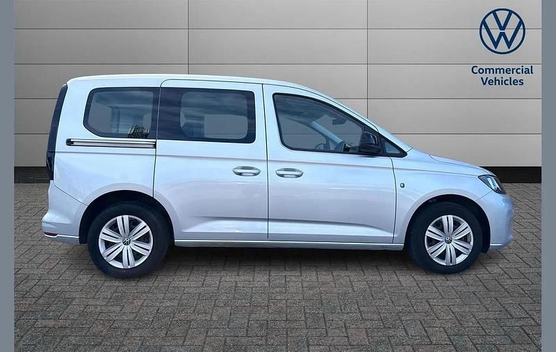Usado VW Caddy 120 HP (88 kW) 2025 Prateado Monovolume