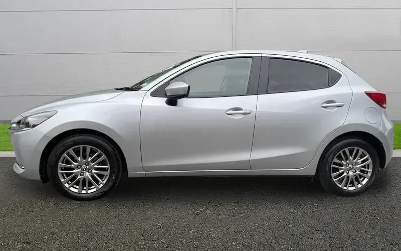 Begagnad Mazda 2 Inclusive 90 HK (66 kW) 2021 Silver Halvkombi