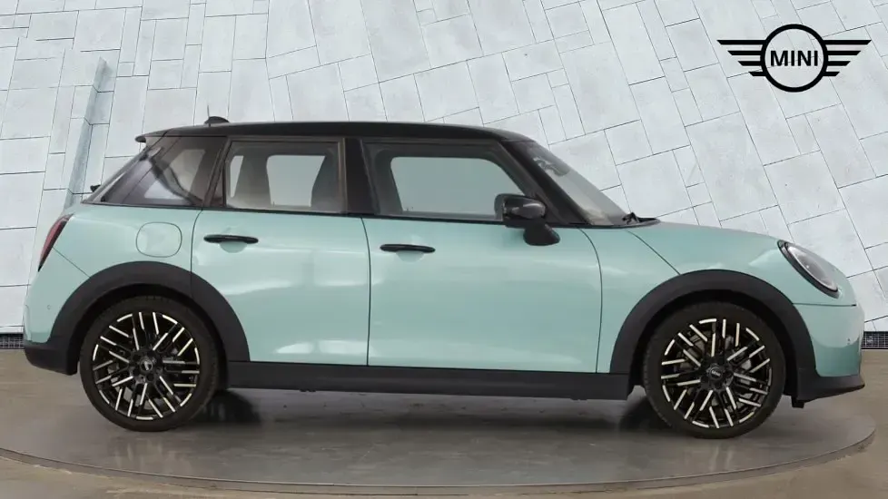 Used Mini Cooper Exclusive 113 kW (154 HP) 2026 Green Hatchback