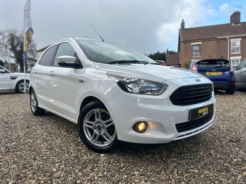 Used Ford Ka Plus Zetec 70 HP (51 kW) 2018 White Hatchback
