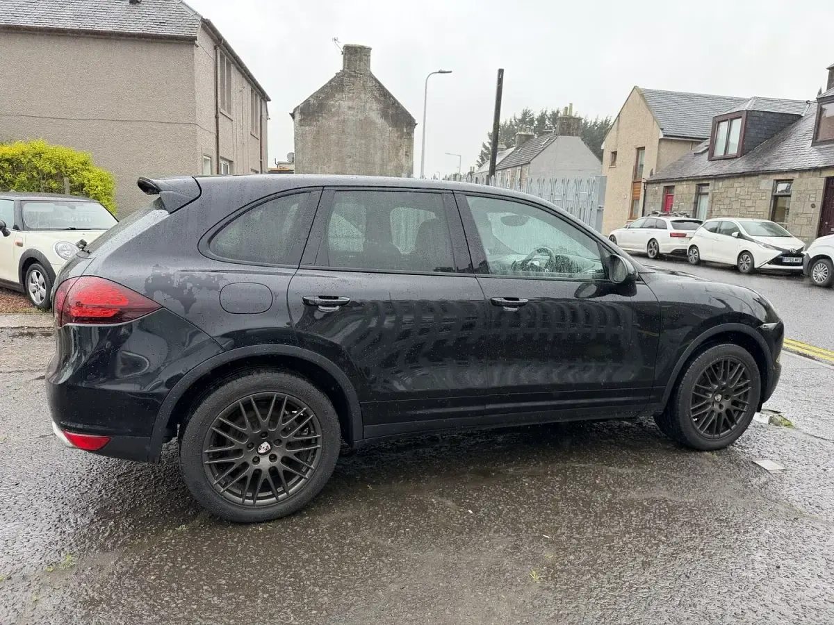 Used Porsche Cayenne 245 HP (180 kW) 2011 Black SUV