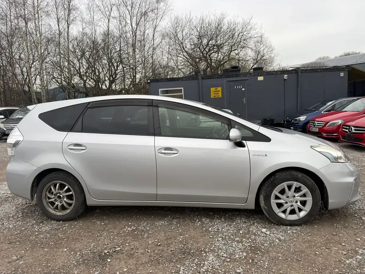 Used Toyota Prius 140 HP (102 kW) 2026 Silver Hatchback