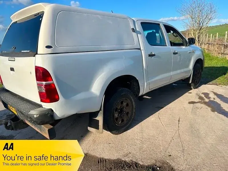 Used Toyota HiLux 144 HP (105 kW) 2012 White Pickup