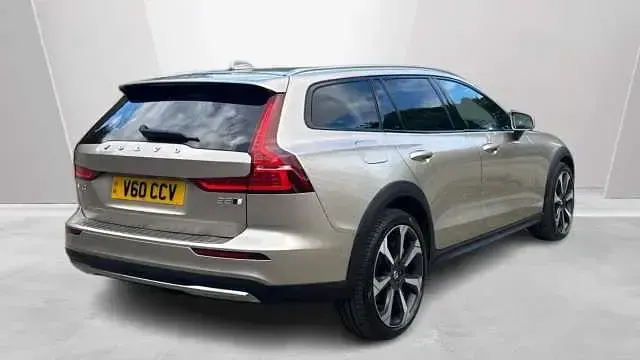 Used Volvo V60 CC Ultimate 247 HP (181 kW) 2023 Estate