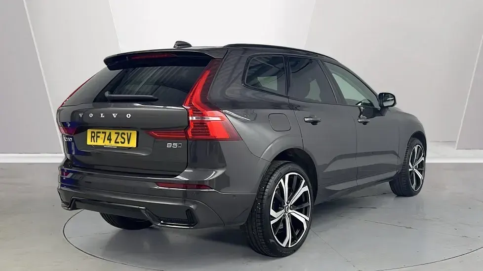 Käytetty Volvo XC60 Ultra 2025 Harmaa Katumaasturi