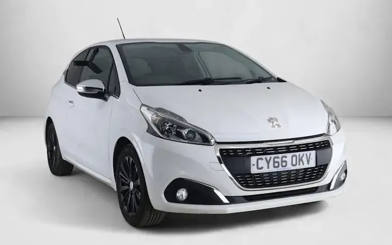 Used Peugeot 208 Allure 82 HP (60 kW) 2016 Hatchback