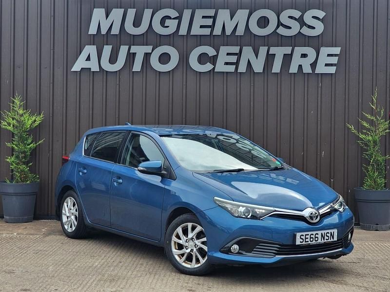 Used Toyota Auris 116 HP (85 kW) 2017 Blue Hatchback