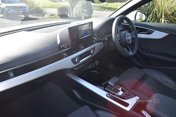 Used Audi A4 S-Line 150 HP (110 kW) 2023 White Sedan