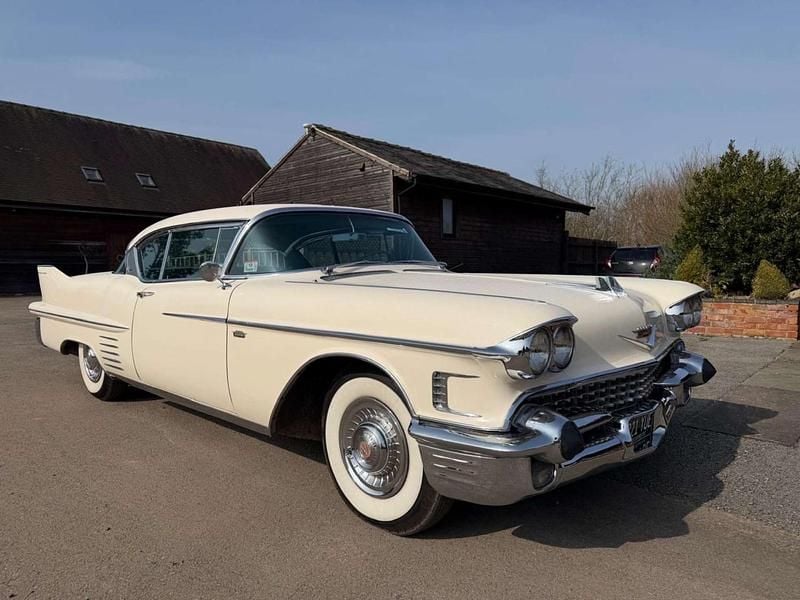 Used Cadillac Coupé DeVille 2011 White Coupe