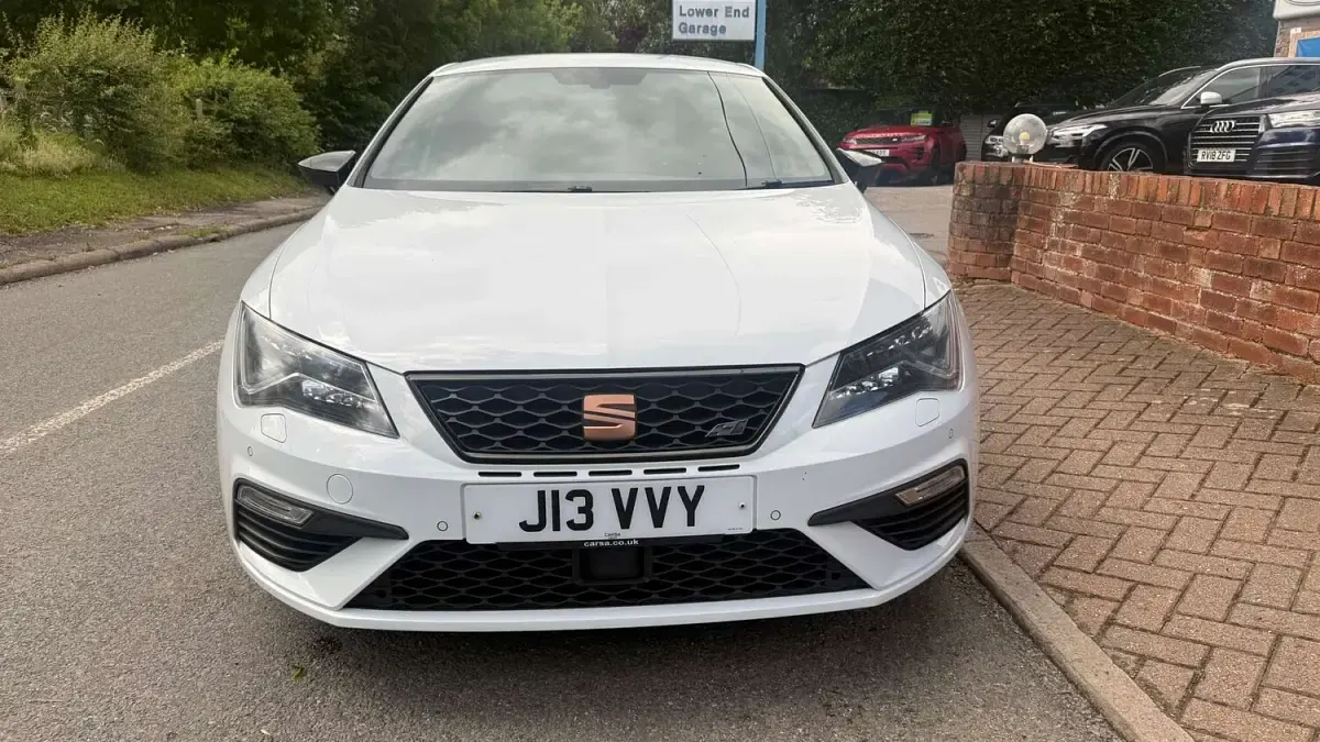 Used Seat Leon CUPRA 290 HP (213 kW) 2018 White Hatchback