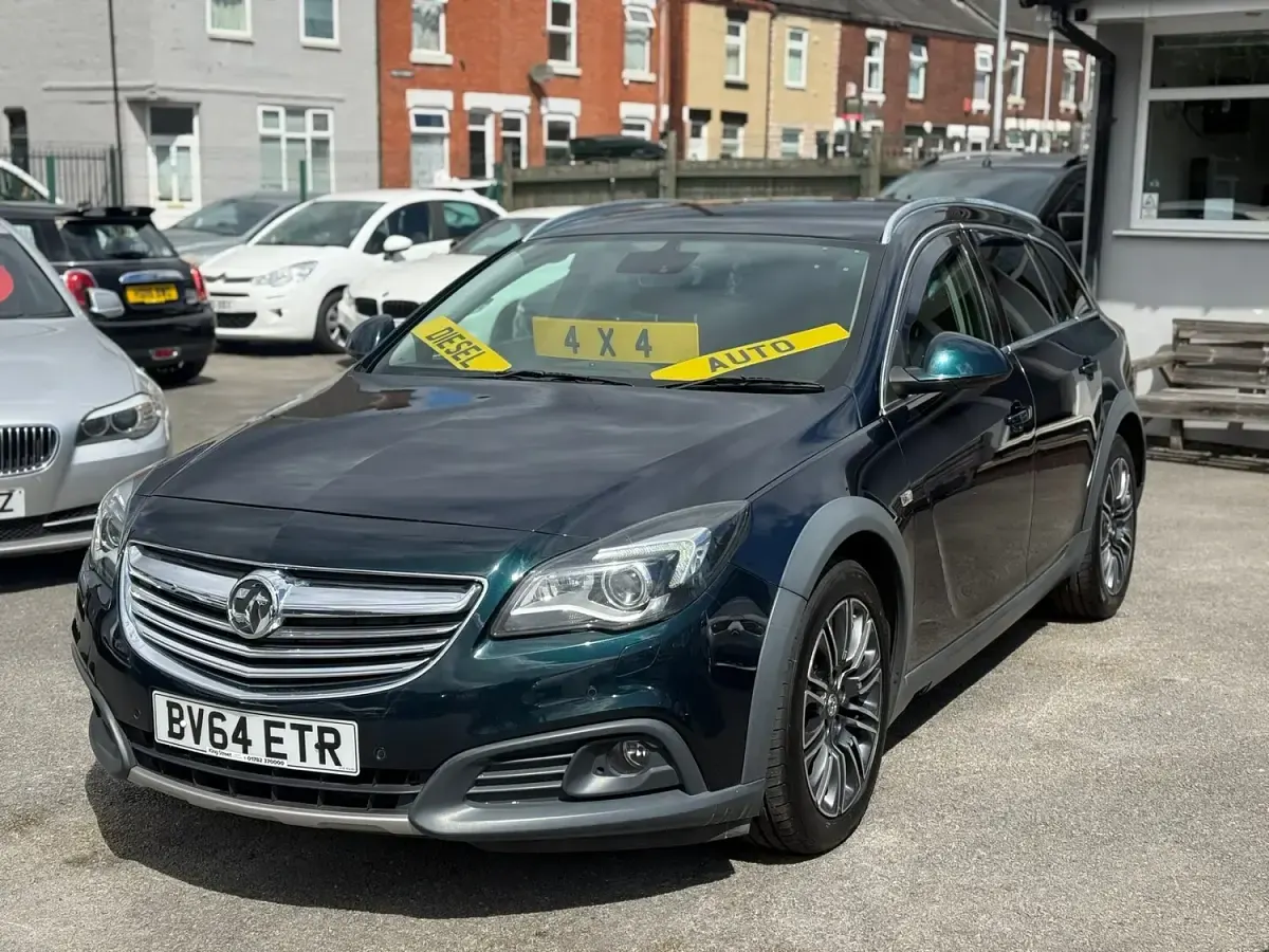 Used Vauxhall Insignia 163 HP (119 kW) 2014 Green Estate
