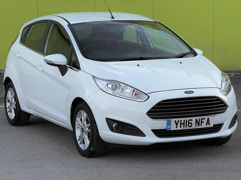 Usado Ford Fiesta Zetec 2016 Branco Citadino