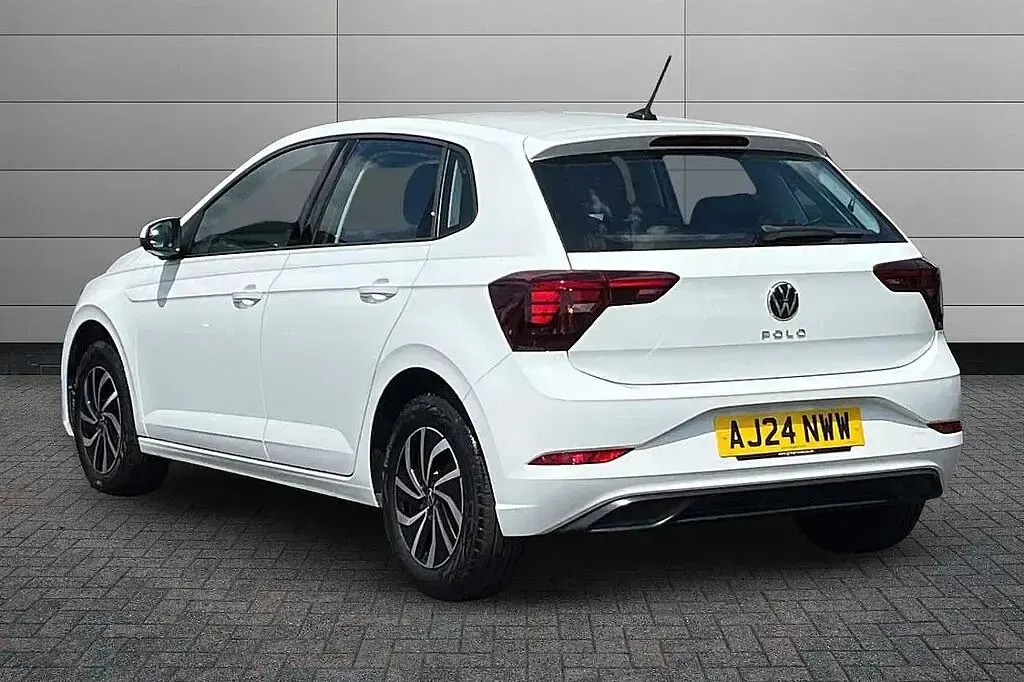 Used VW Polo Life 95 HP (69 kW) 2024 White Hatchback