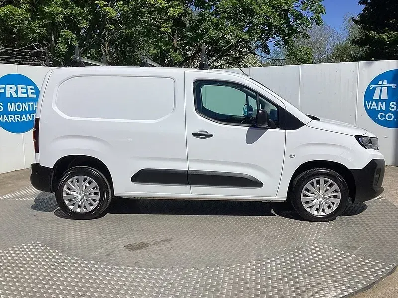 Begagnad Peugeot Partner 131 HK (96 kW) 2024 Vit Minibuss