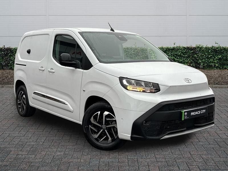 New Toyota Proace 50 kW (68 HP) 2025 White MPV