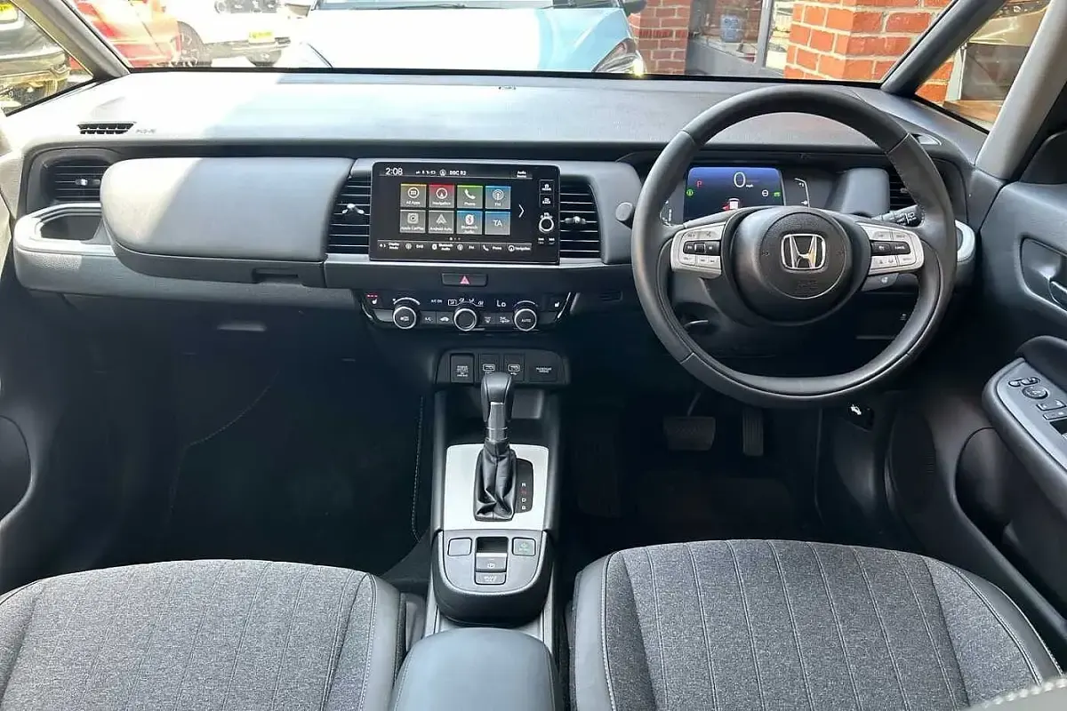 Used Honda Jazz Advance 122 HP (89 kW) 2026 Sunlight white Hatchback