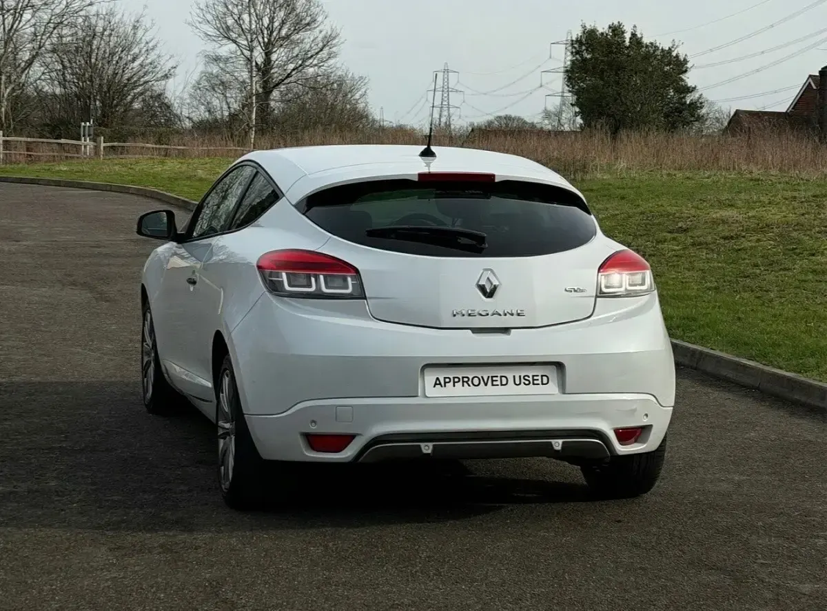 Used Renault Mégane GT Line GT-Line 130 HP (95 kW) 2014 White Coupe