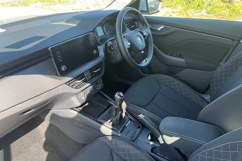 Used Skoda Kamiq SE 94 HP (69 kW) 2024 Moon white metallic SUV