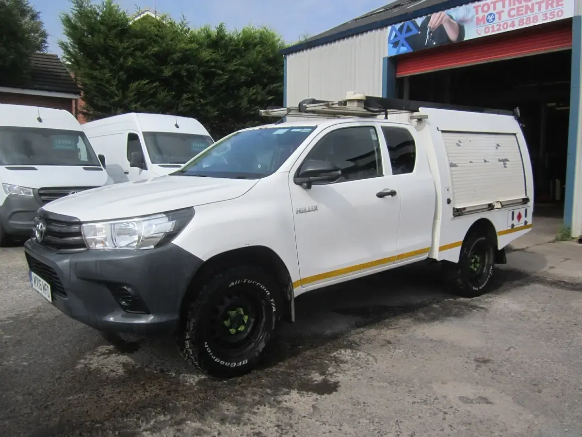 Used Toyota HiLux Active 150 HP (110 kW) 2018 White Pickup