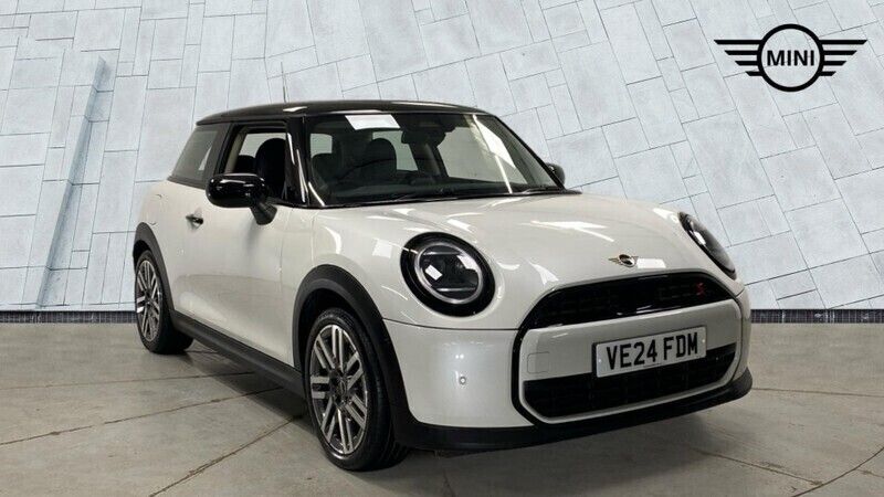 White Used 2024 Mini Cooper S Hatch Hatchback | £22,450 (Fair price) - Image 1/4