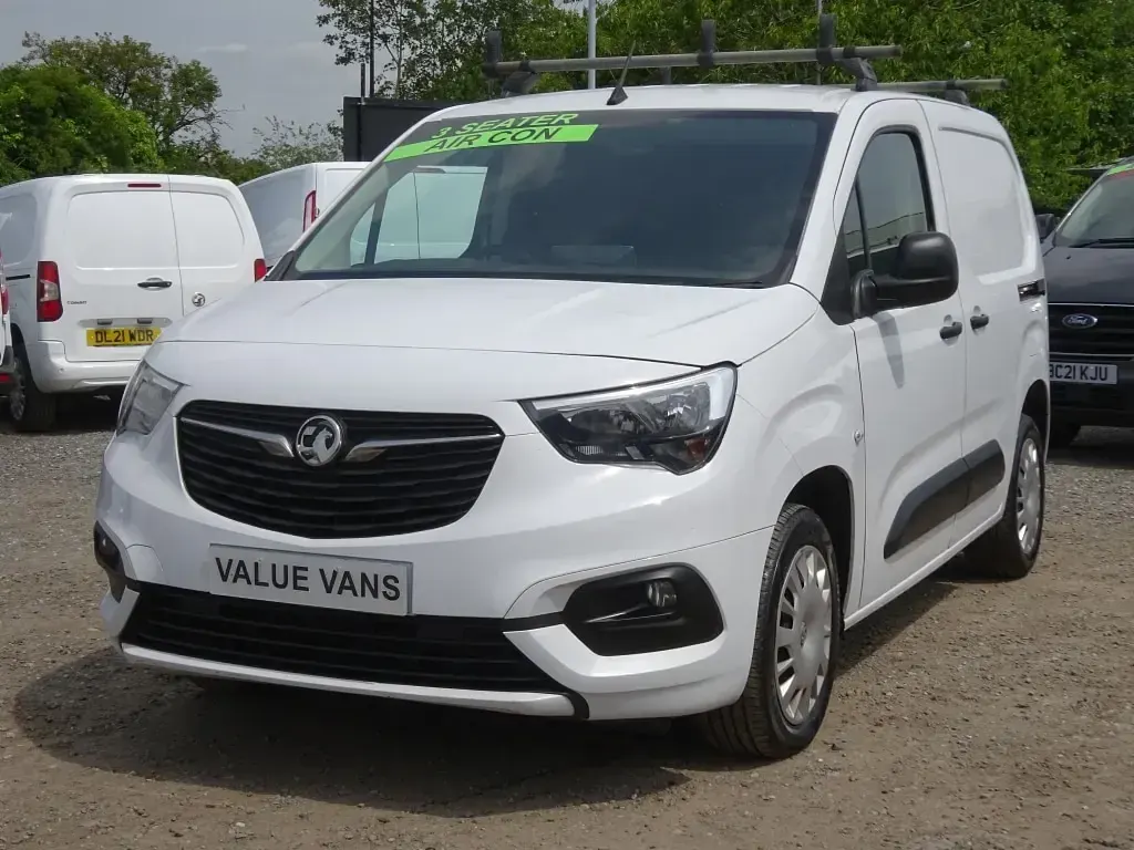Used Vauxhall Combo Sportive 100 HP (73 kW) 2022 White MPV