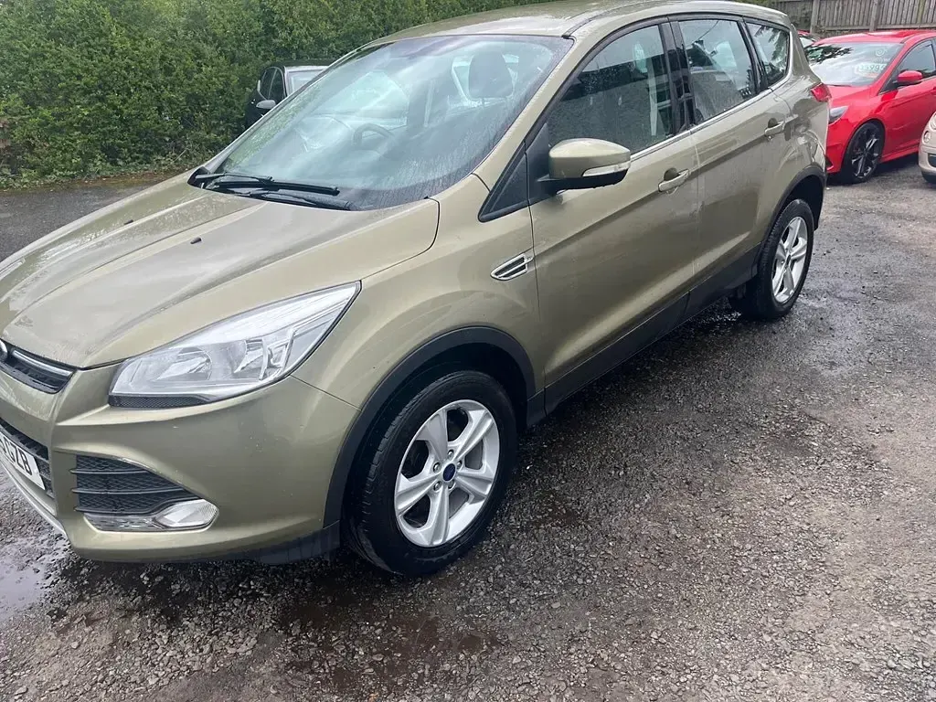 Begagnad Ford Kuga Zetec 2015 Grön SUV