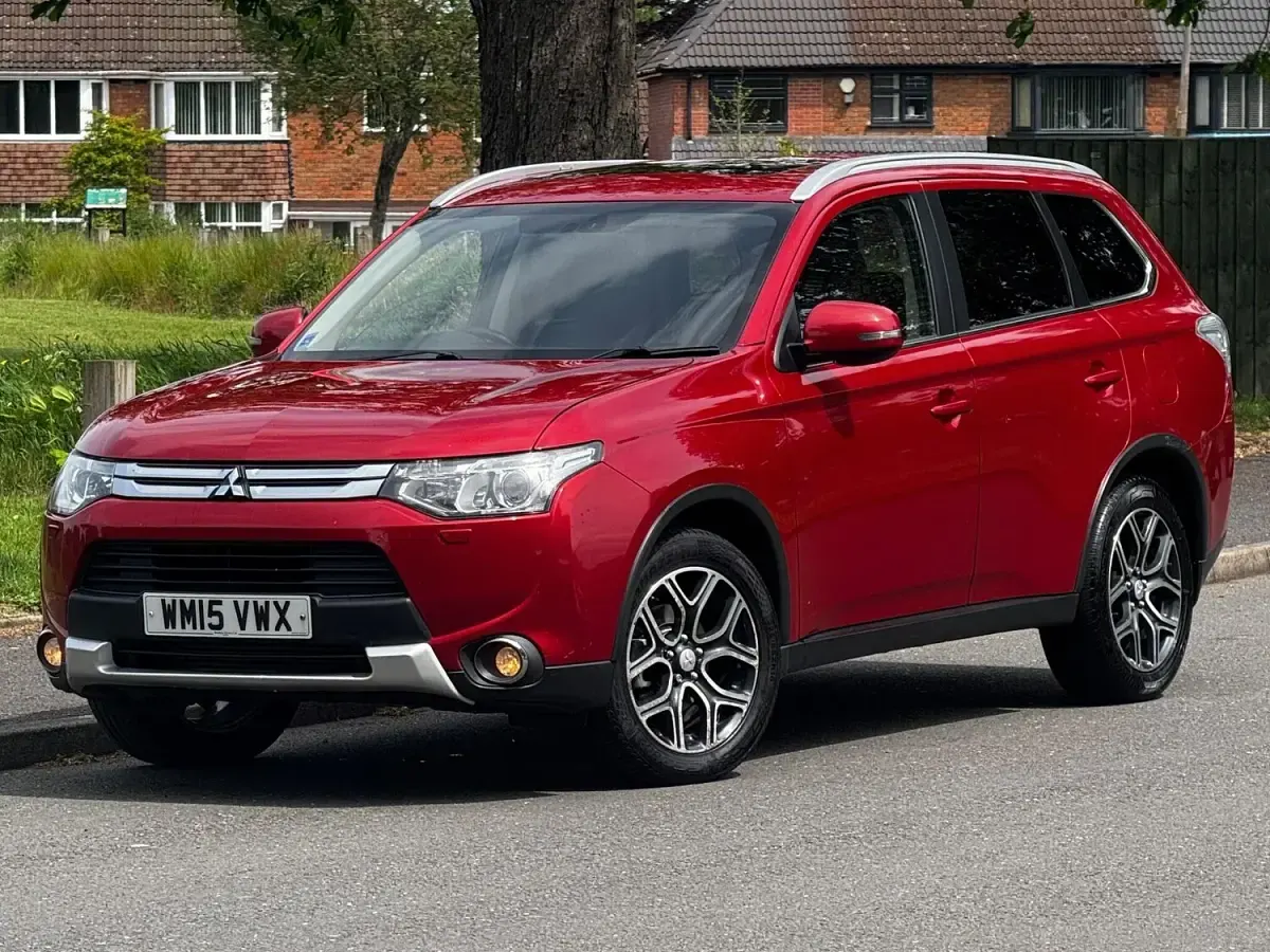 Used Mitsubishi Outlander 150 HP (110 kW) 2015 Red SUV