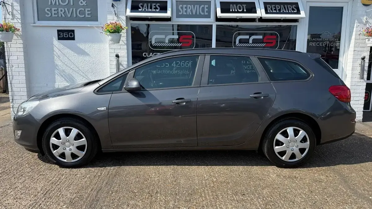 Used Vauxhall Astra 115 HP (84 kW) 2011 Grey Estate