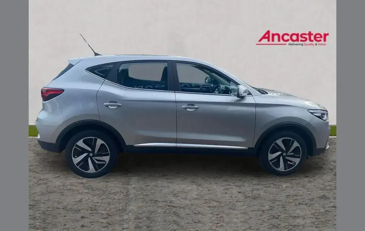Używany MG ZS SE 127 kW (173 KM) 2023 Srebrny SUV