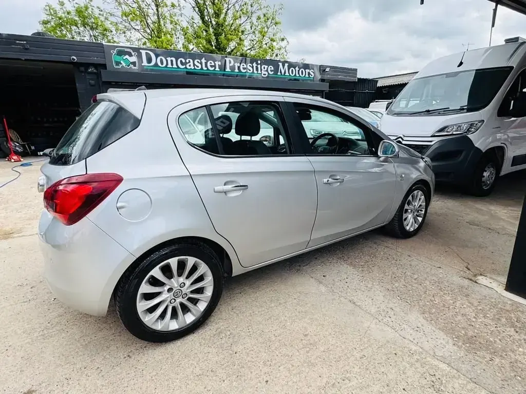 Używany Vauxhall Corsa 90 KM (66 kW) 2015 Srebrny Hatchback