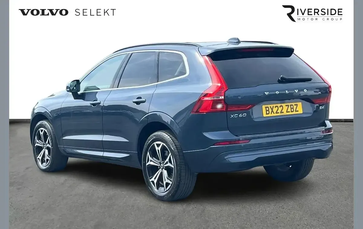 Used Volvo XC60 Momentum 194 HP (142 kW) 2022 Blue SUV