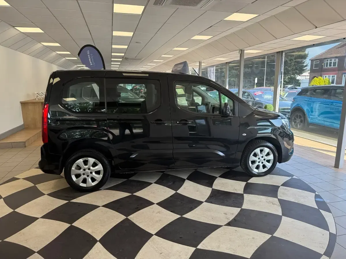 Used Vauxhall Combo S 100 HP (73 kW) 2019 Black MPV