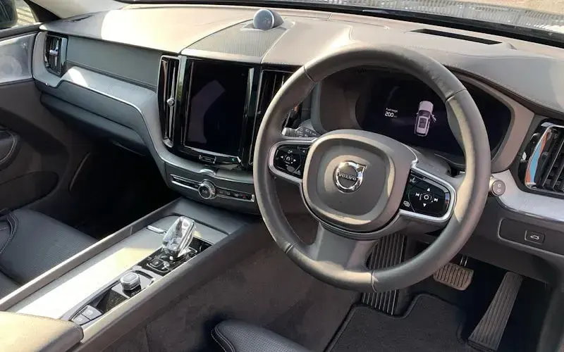 Used Volvo XC60 Ultra 250 HP (183 kW) 2024 Grey SUV